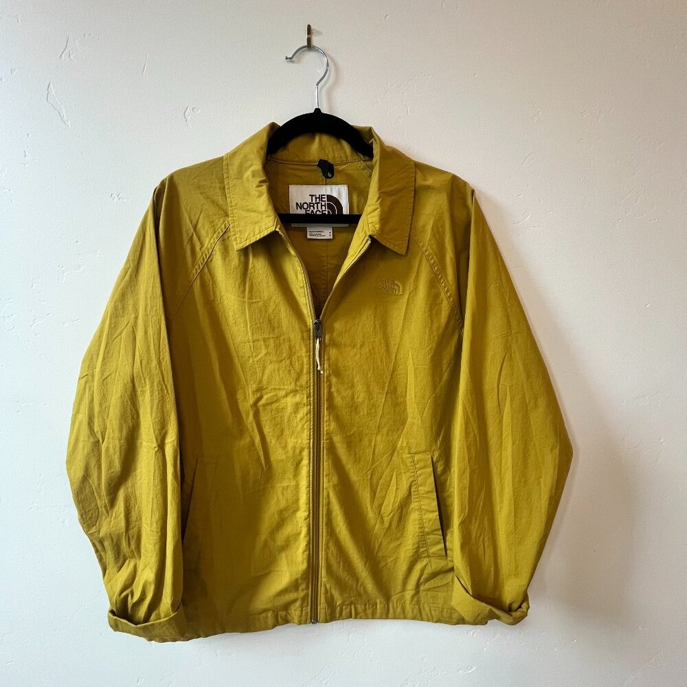 The North Face Men's Gold Lightweight Jacket Size M